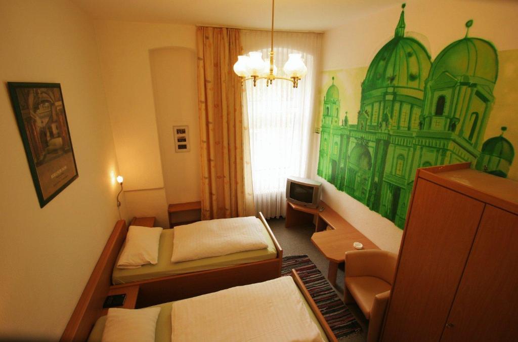 Hotel - Pension Am Schloss Bellevue Berlim Quarto foto